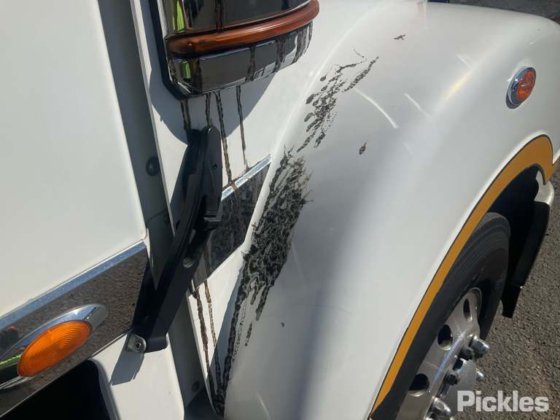 2016年式フレイトライナー FLX コロナド 114