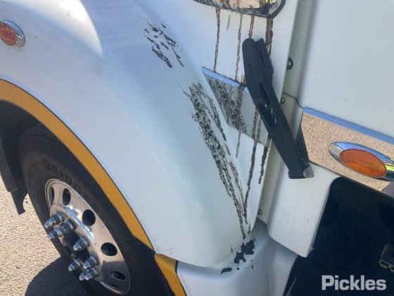 2016年式フレイトライナー FLX コロナド 114