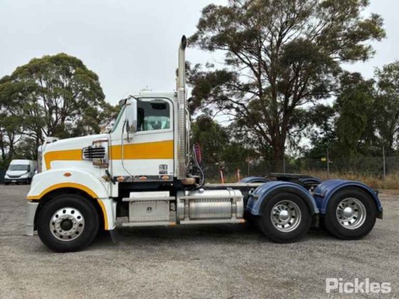 2016年式フレイトライナー FLX コロナド 114