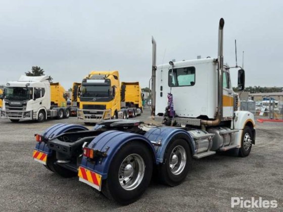 2016年式フレイトライナー FLX コロナド 114