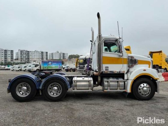 2016年式フレイトライナー FLX コロナド 114