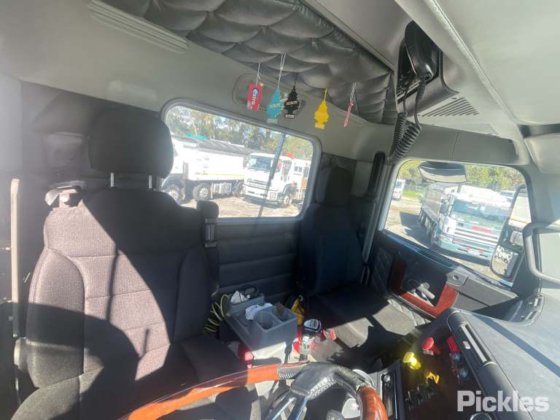 2016年式フレイトライナー FLX コロナド 114