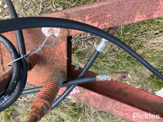 国际 2-11 松土机 - 25Tyne。