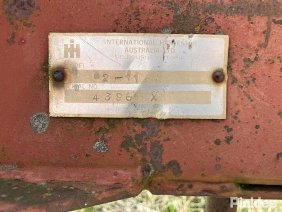 国际 2-11 松土机 - 25Tyne。