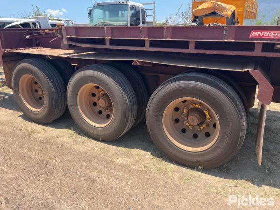 2017 Barker 重型三轴卡车