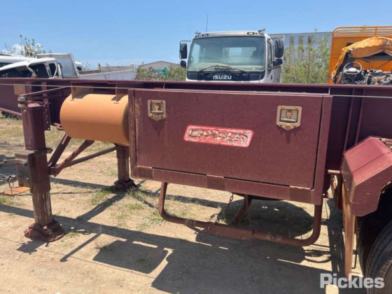 2017 Barker 重型三轴卡车