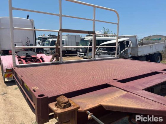 2017 Barker 重型三轴卡车