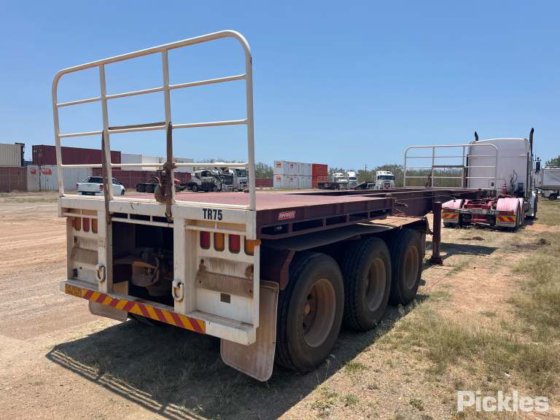 2017 Barker 重型三轴卡车