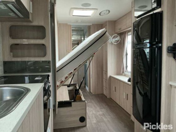 2017年式ジェイコ スタークラフト アウトバック