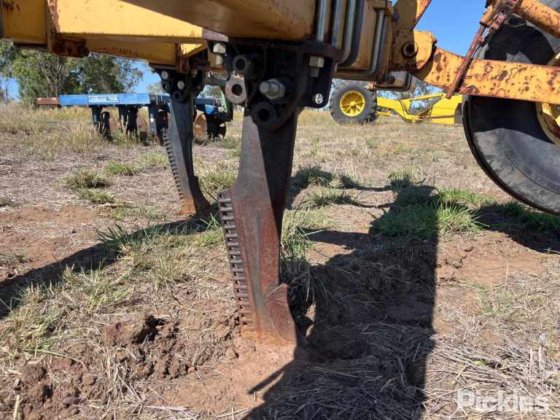 约 30 英尺深的松土器