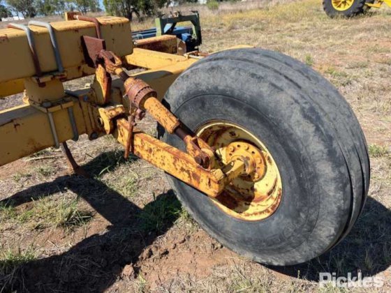 约 30 英尺深的松土器