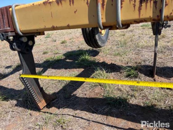 约 30 英尺深的松土器