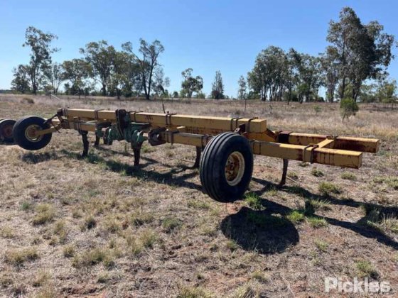 约 30 英尺深的松土器