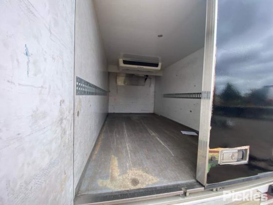 2014年式 日野 300 616