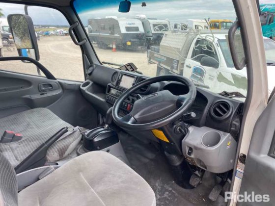 2014年式 日野 300 616