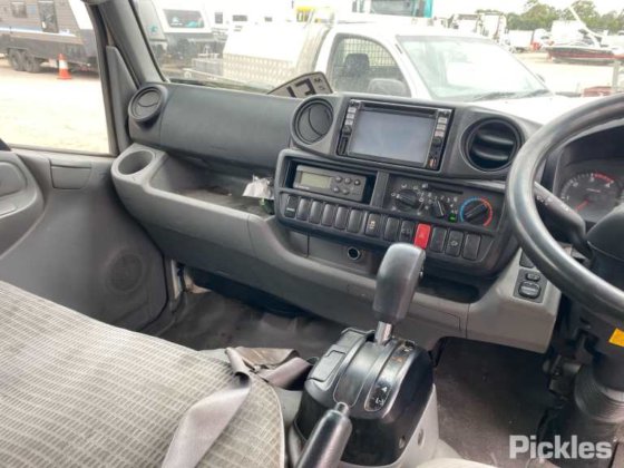 2014年式 日野 300 616