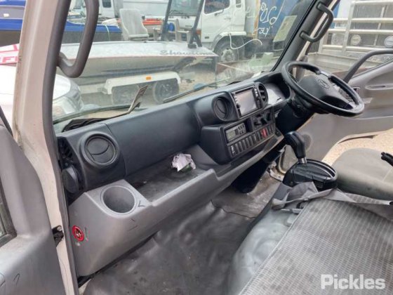 2014年式 日野 300 616