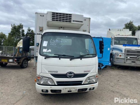 2014年式 日野 300 616