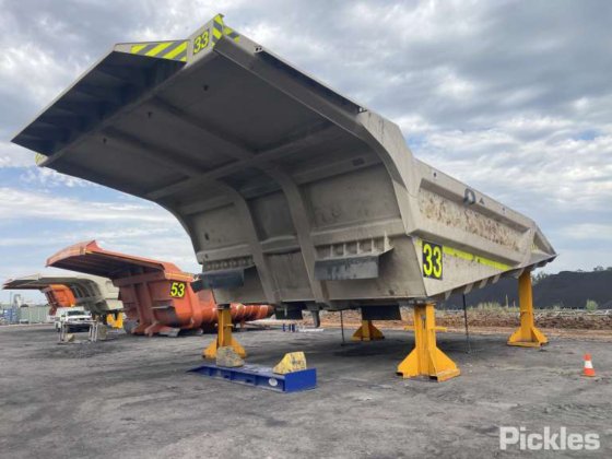 小松830E卡车车身