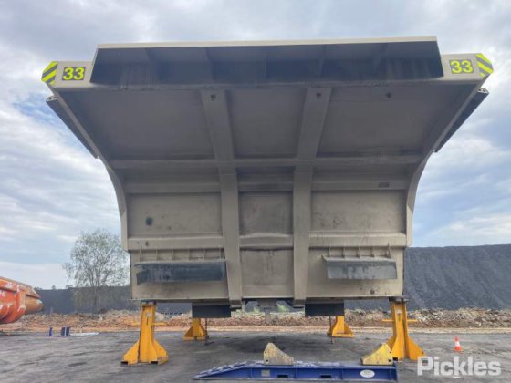 小松830E卡车车身