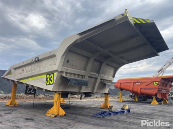 小松830E卡车车身