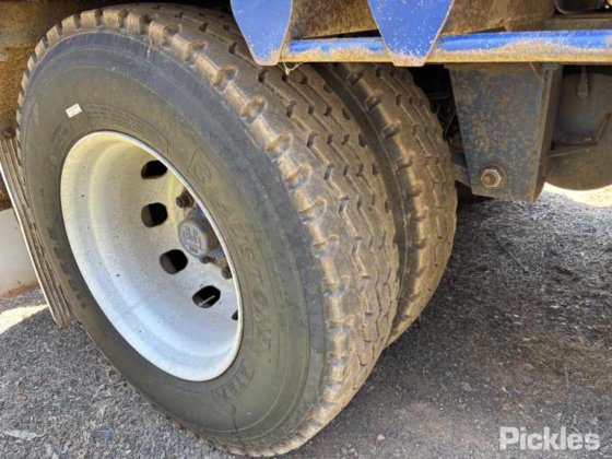 2001年伊斯特韦尔控股公司