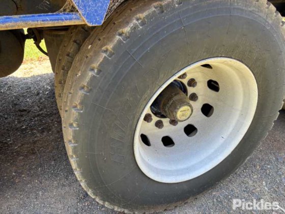 2001年伊斯特韦尔控股公司