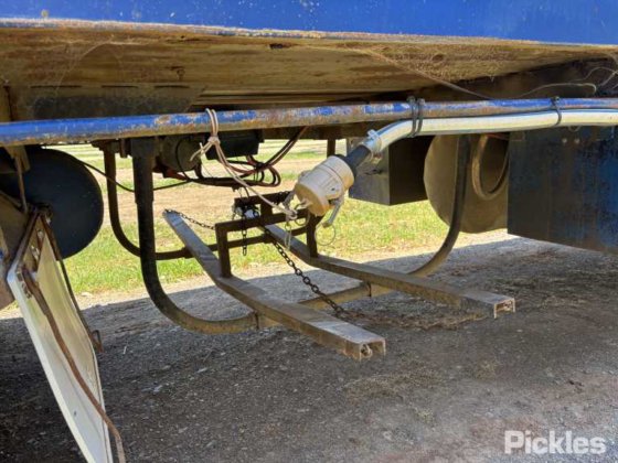 2001年伊斯特韦尔控股公司