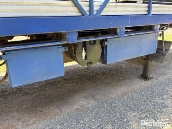 2001年伊斯特韦尔控股公司