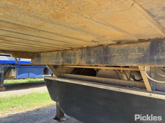 2001年伊斯特韦尔控股公司