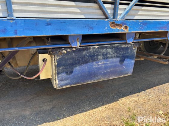 2001年伊斯特韦尔控股公司