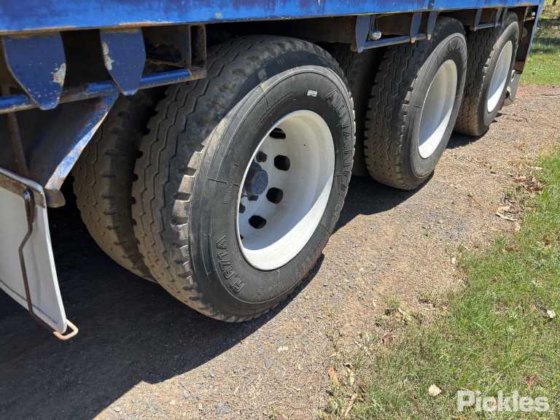 2001年伊斯特韦尔控股公司