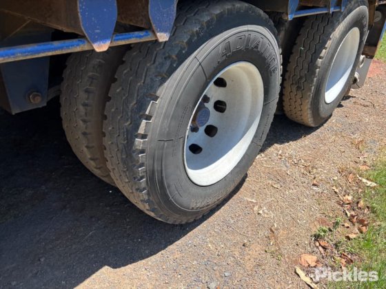 2001年伊斯特韦尔控股公司