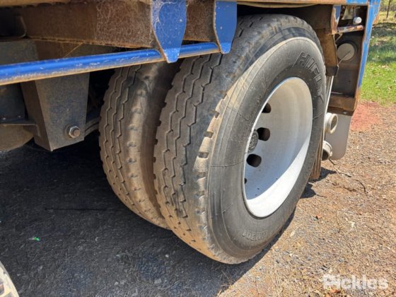 2001年伊斯特韦尔控股公司