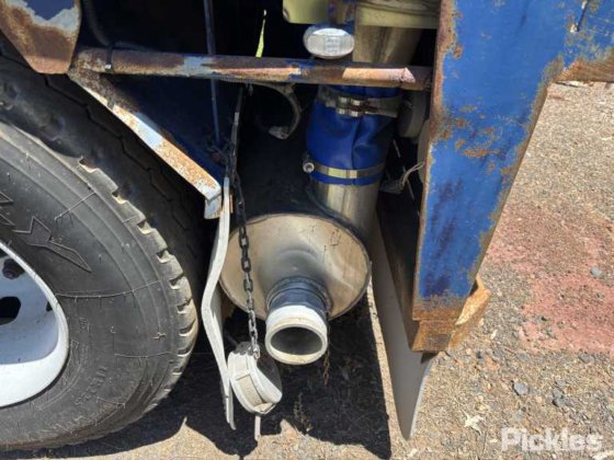 2001年伊斯特韦尔控股公司