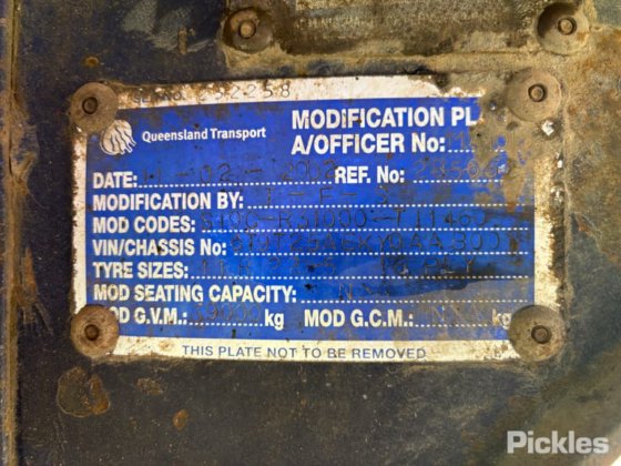 2001年伊斯特韦尔控股公司