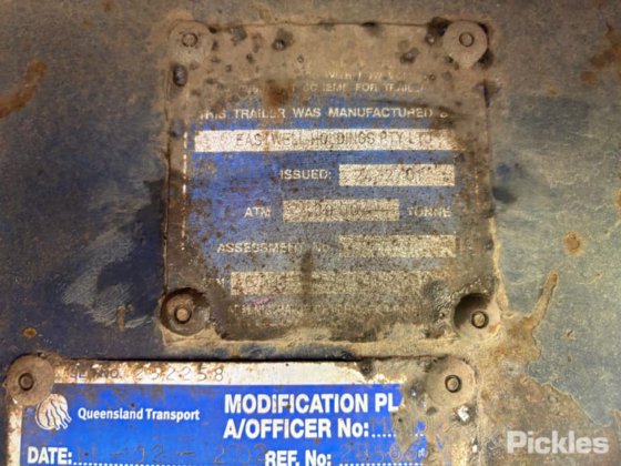 2001年伊斯特韦尔控股公司