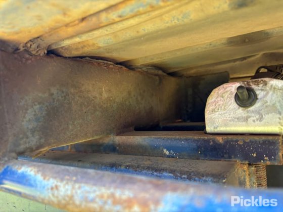 2001年伊斯特韦尔控股公司