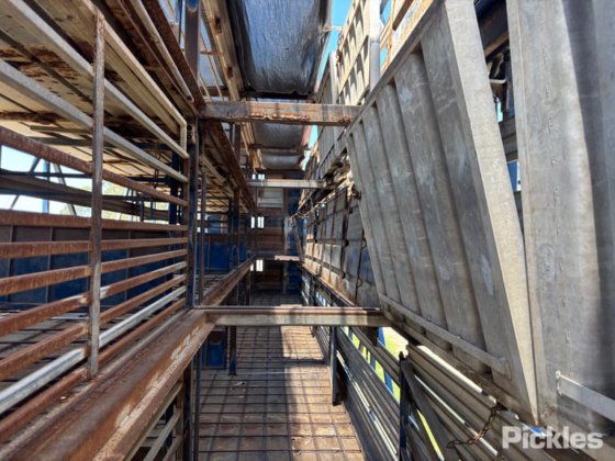 2001年伊斯特韦尔控股公司