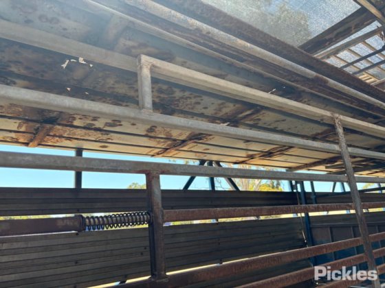 2001年伊斯特韦尔控股公司