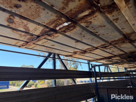 2001年伊斯特韦尔控股公司