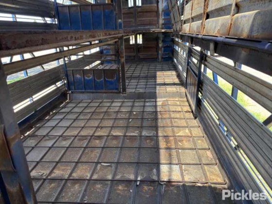 2001年伊斯特韦尔控股公司