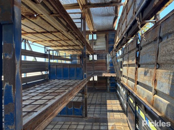 2001年伊斯特韦尔控股公司