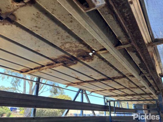 2001年伊斯特韦尔控股公司