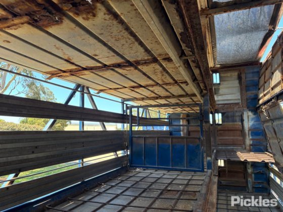 2001年伊斯特韦尔控股公司