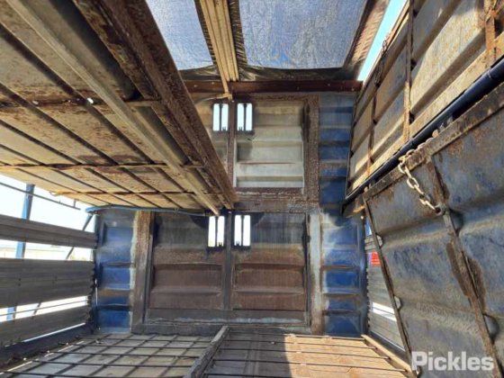 2001年伊斯特韦尔控股公司