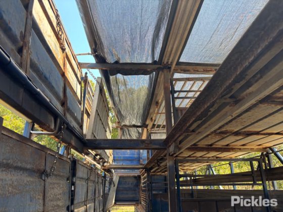 2001年伊斯特韦尔控股公司