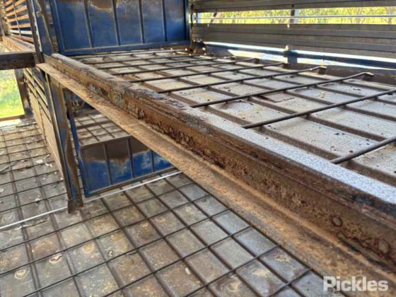 2001年伊斯特韦尔控股公司