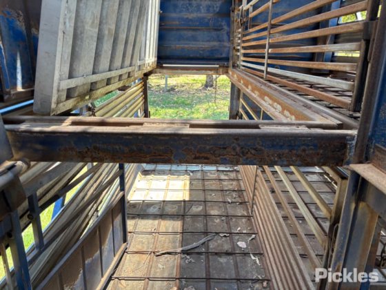 2001年伊斯特韦尔控股公司