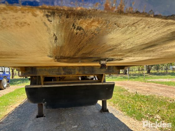 2001年伊斯特韦尔控股公司